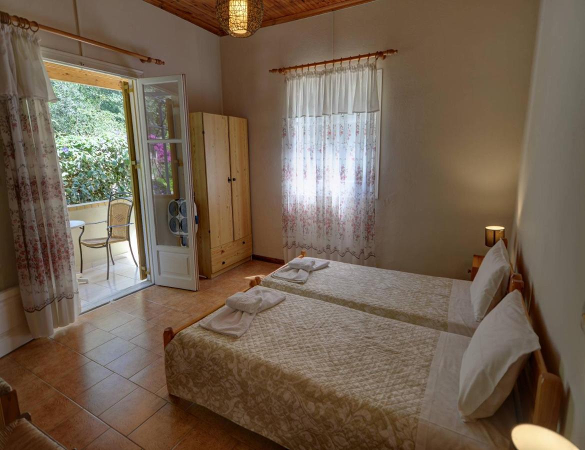 Mikeys Apartments Paleokastritsa Bagian luar foto